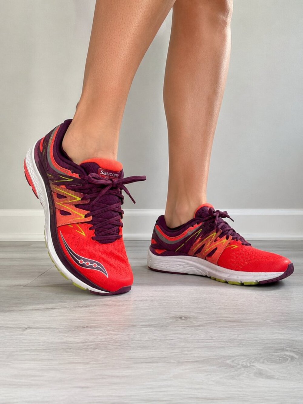Saucony Zealot ISO 2 Women’s Running Shoes Sz 9 Red Purple EVERUN Lightweight
